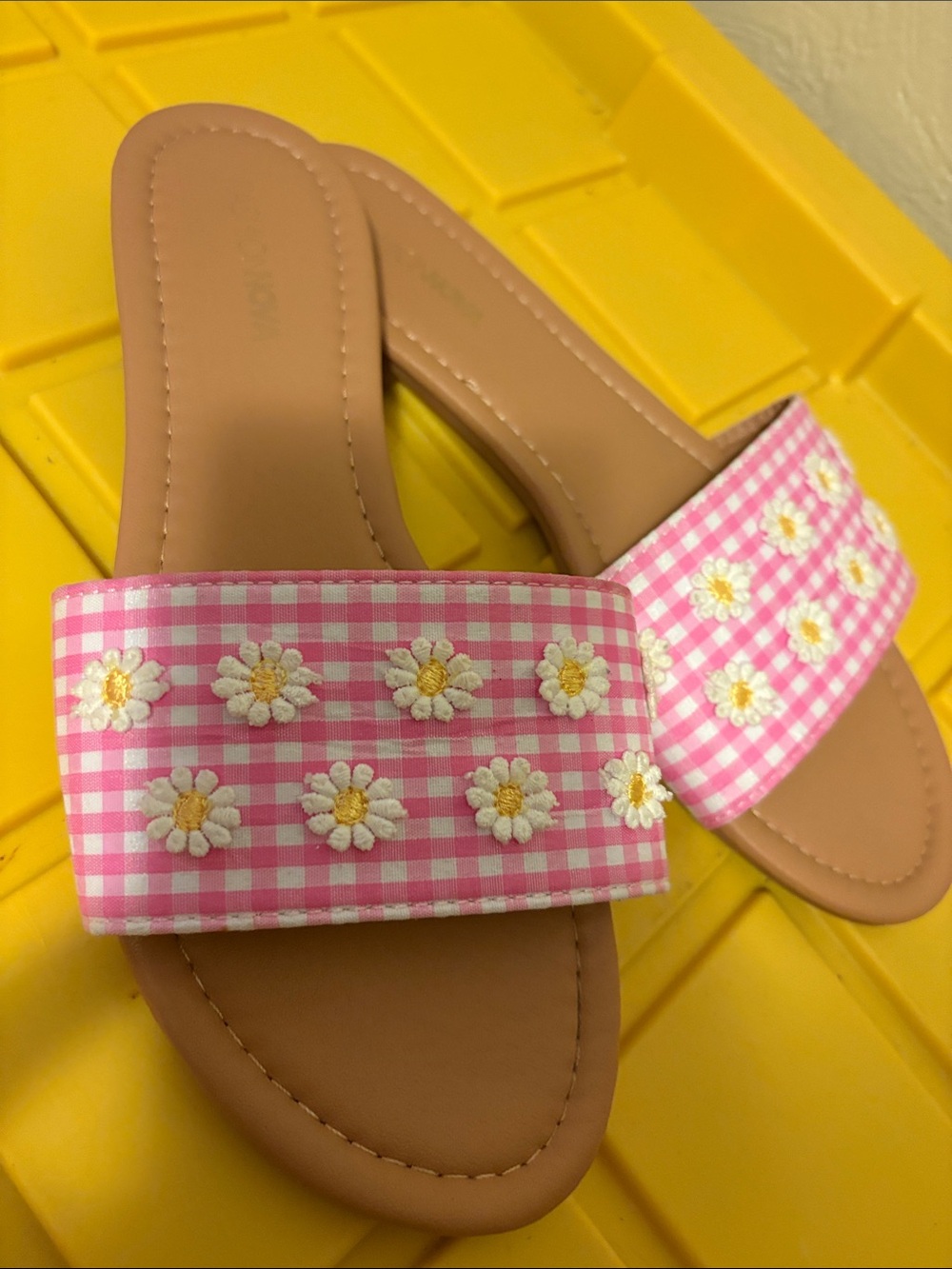 Fashion Nova Pink Gingham Daisy Slide Sandals
